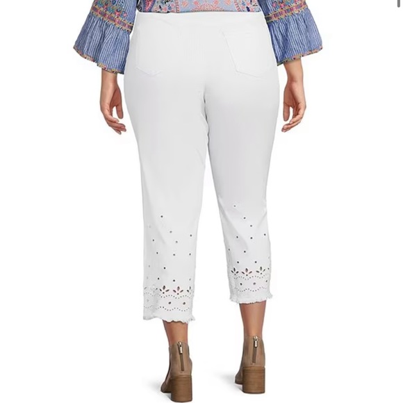 John Mark Floral Eyelet Embroidered Fringe Hem Straight Leg Jeans. - Picture 6 of 12